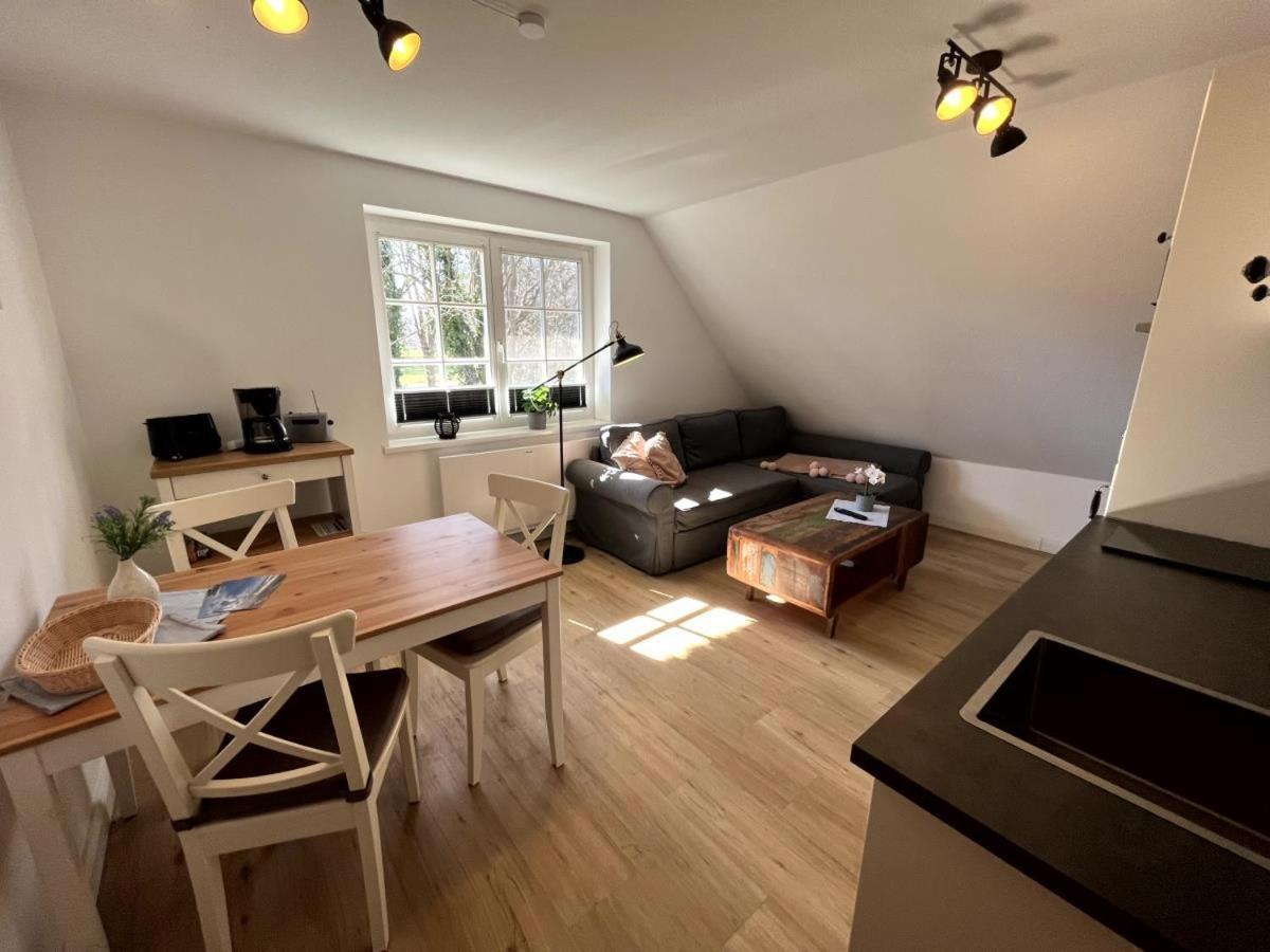 Ferienwohnung Lasse In Wieck Bagian luar foto