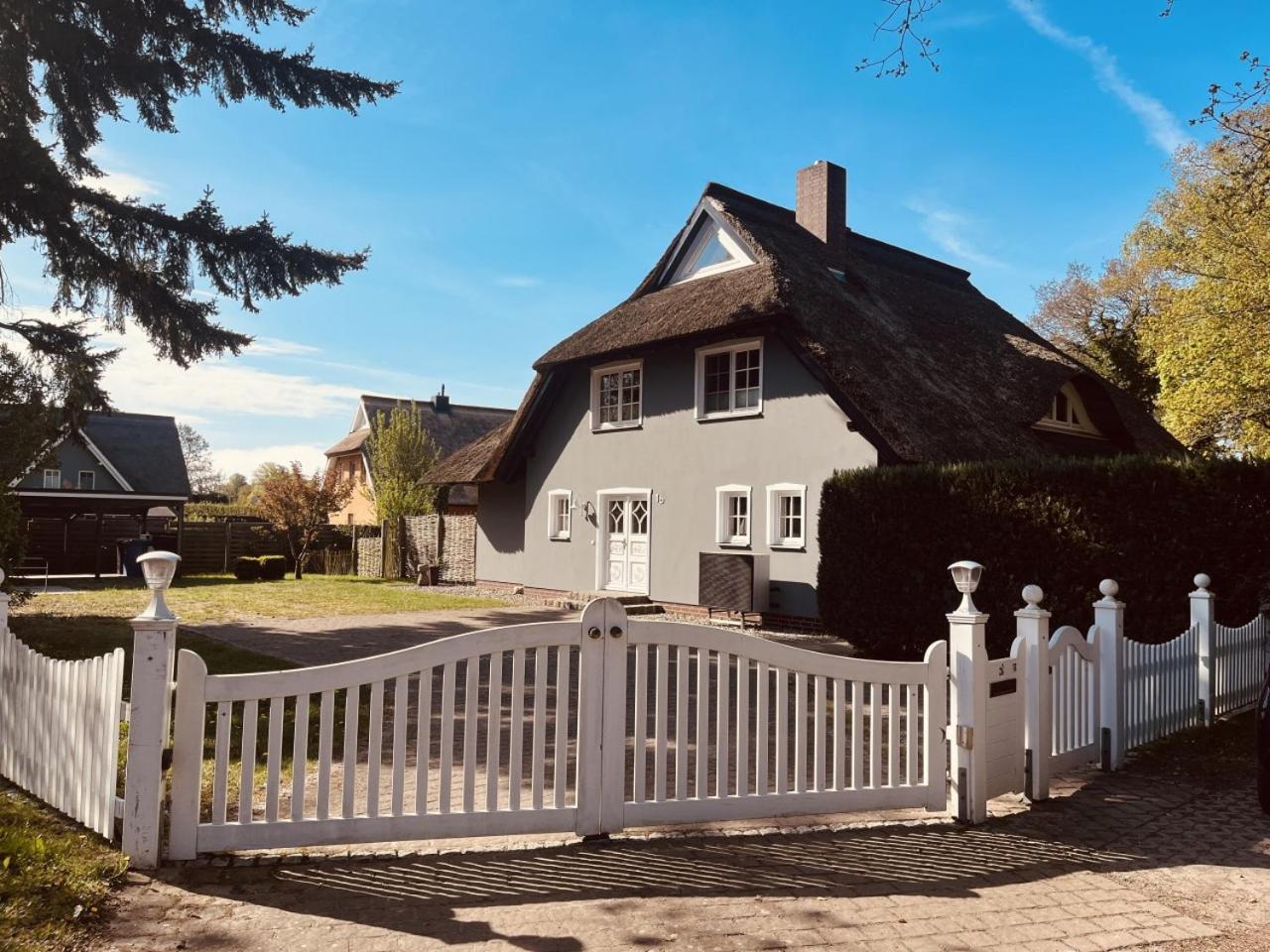 Ferienwohnung Lasse In Wieck Bagian luar foto