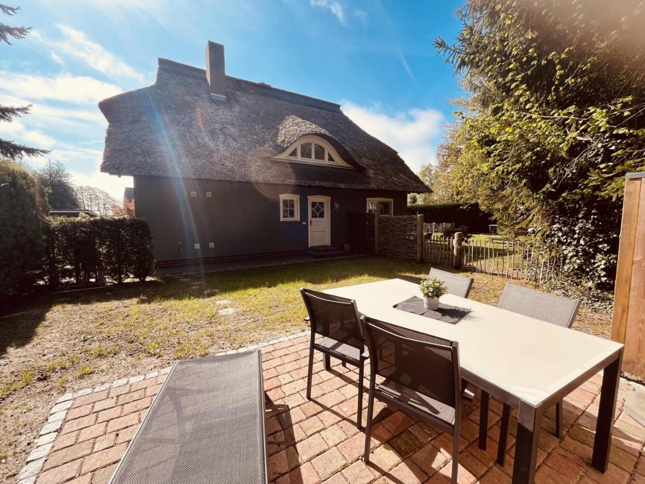 Ferienwohnung Lasse In Wieck Bagian luar foto